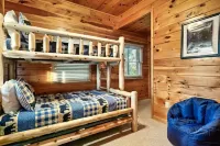SUMMER DEAL Breathtaking 270°Views HotTub Sauna Arcade KingBeds Close 2 Parkway Hotels near Lily's