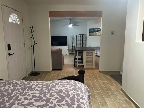 Casita de Santa Fe - Modern 1 Bedroom Apt. nestled in Santa Fe Hillside