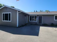 Cozy in Kenai Close to mouth of Kenai River and Beach access. Hotels in Kenai