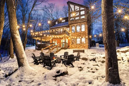 Highland Lake Retreat I Game Room I Hot Tub I Firepit I EV Charger