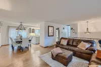 Cheerful 4 Bedroom Home - Back Yard/Game Room!
