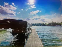 NEW Beautiful, Spacious Lake House - Wifi