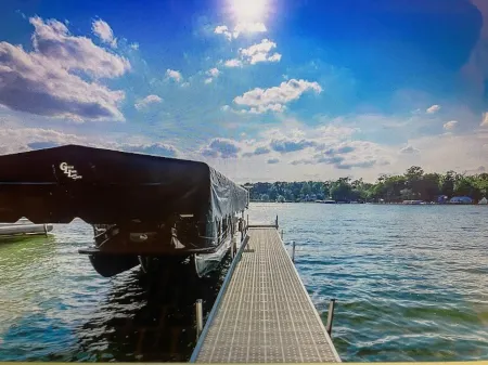 NEW Beautiful, Spacious Lake House Отели рядом с достопримечательностью «Парк штата Покагон»