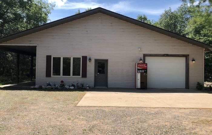 Modern home , Great Retreat Nestled  in the Beautiful Northwoods ...Adventures!<br loading=