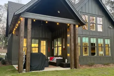 Family friendly Lakehouse- private dock, kayaks & SUP board. Neighborhood pool! Hotels in 