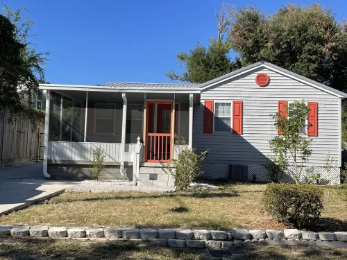 Walk to Old St Andrews from cozy bungalow on Lake Huntington: The Crow’s Nest Hotels in Panama City