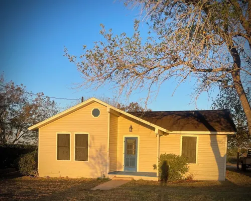 Sunset Over Shiner - Beautiful Country Views! 3 miles to brewery Hotels in Lavaca County