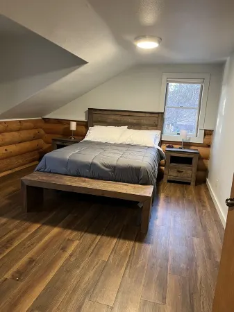 Cozy 3 story Log Cabin with space for the entire family and an amazing view