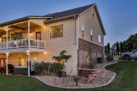 Gorgeous private suite in ranch home with full kitchen/laundry and Jacuzzi tub!