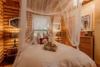 Secluded Cabin getaway-Hot Tub/AC/cable by Pforge