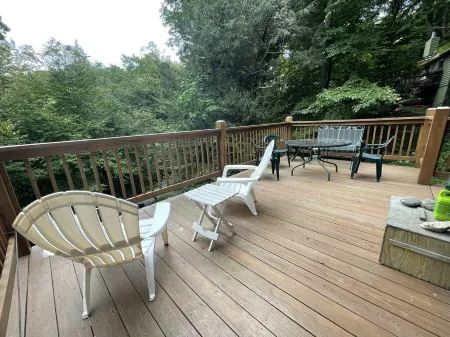 Modern cabin nestled in the trees - the Sugar cube