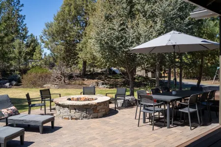 Tall Pine Tuckaway – HOT TUB, EV Charger, firepit patio, full RV hookups Отели рядом с достопримечательностью «Хай Десерт Музеум»