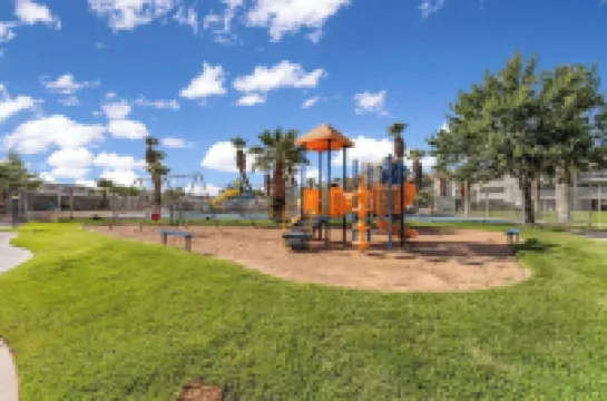 Modern Resort Condo - Pools, Courts & Scenic Views