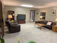 Quiet farmhouse with amazing views - close to skiing in Ellicotville! Hotel a Mansfield