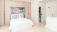 Modern Beachfront Studio w/ Beach Essentials. Just steps from the beach!