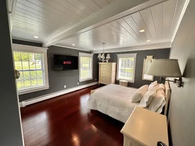 The Cozy Goshen Home, 5mins from LEGOLAND and near skiing! Hotels near Goshen Christian Reformed Church