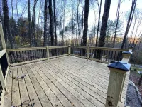 Custom-built Tiny House on forested lot near Quechee AT trailhead Woodstock VT附近的飯店