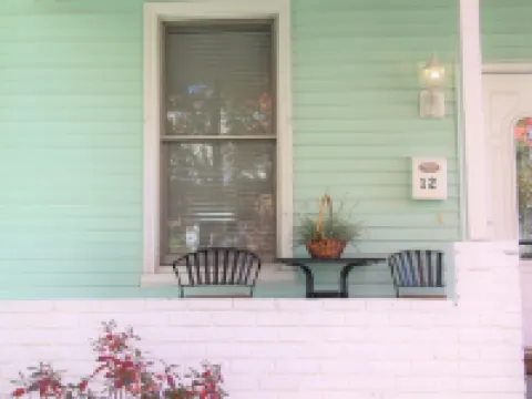 Quaint duplex with private yard. Walk to beach, dining, & shopping! Hotels in Greenwich