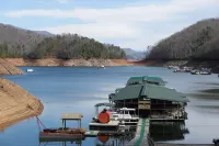 London's Mountain House - Cozy Romantic mountain cabin - easy paved road access