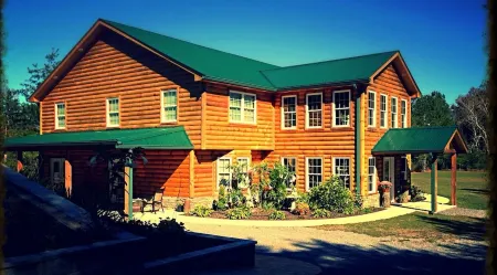 Great for family vacations, weddings, And Church retreats.