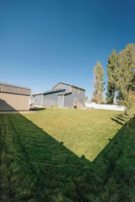 Unique & Spacious Home • GREAT LOCATION • HOT TUB 🔥• Sleeps 14• Family Friendly