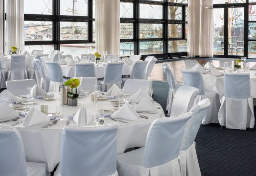 2. 코트야드 바이 ..