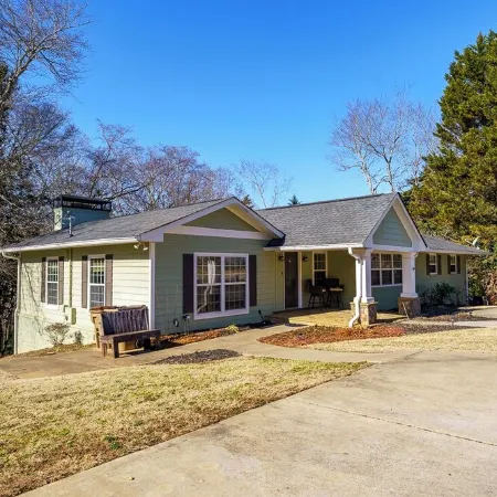 Much to Love Guest Favorite Evergreen Hideaway Waterfront Home w/ Dock. Pets ok