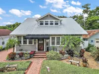 "The Hanscom House" 8 MIN walk to DT!