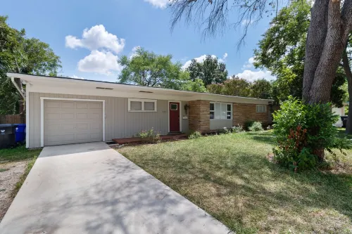 4 bedroom house near, 15 min from Magnolia