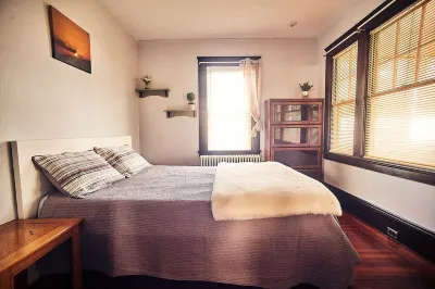 Charming 3 Bed with large backyard close to Newport RK Middletown Square附近的飯店