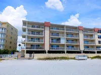 Beach Paradise w/Private Balcony & Pool--No Crossing The Street to Get to Beach Hotel in zona Suncoast Seabird Sanctuary