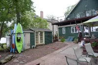 🌅A Lakefront Sunrise retreat for Couples or Families🌅