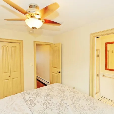 Lakefront, Dock, Near Restaurants, Track & Downtown Saratoga Springs!