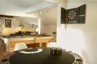 STRATTON SKI HOUSE BUILT FOR FUN, HOT TUB, SAUNA, MAN CAVE, MORE