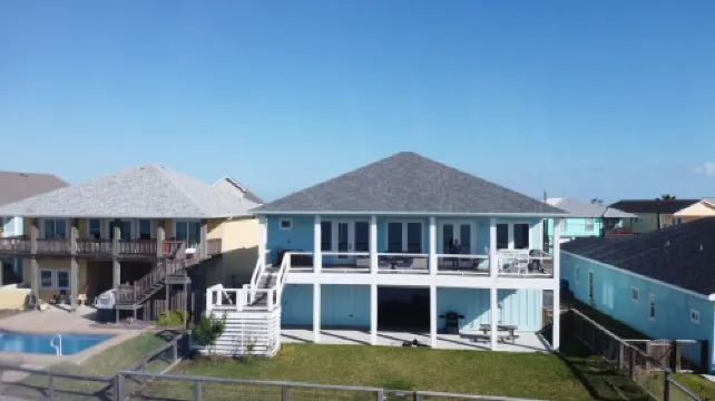 Sea Breeze Cove-waterfront-rooms with views, dock with fish