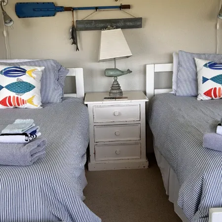Pure Serenity at Harbour Sounds- open and airy.  A quick walk to the beach