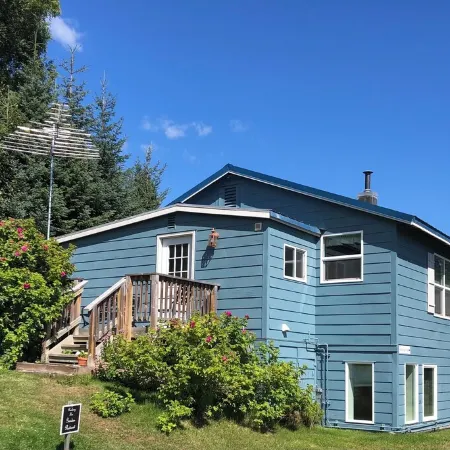 Historic HomeComfort, Convenience, and Views!