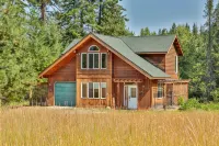 Sweet Private Leavenworth River Front Cabin with Fast WiFi & hot tub- Sleeps 6.