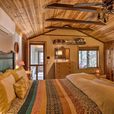 Relax with Peaceful River Views and Wildlife Sightings. A Perfect Retreat.