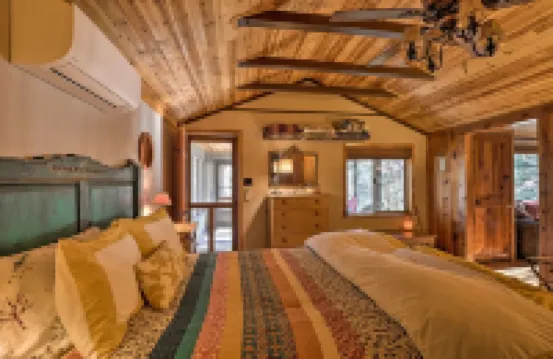 Relax with Peaceful River Views and Wildlife Sightings. A Perfect Retreat.