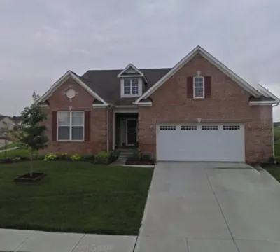 Cozy Eagle Creek retreat