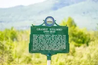 Charming Applebrook Historic Home - Mountain Views & Spacious Grounds