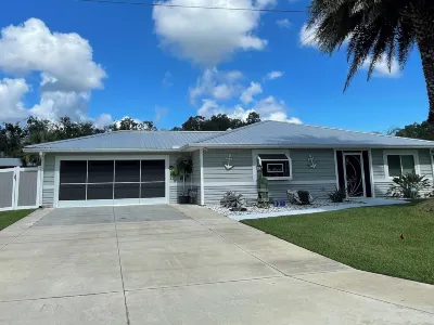 Beautiful Waterfront Home- Large Dock, Huge Patio, Very Close to the Springs!