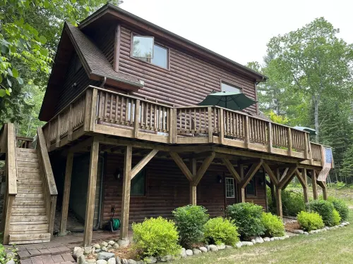 Sidell's Sturgeon River Log Cabin - Bonfire Pit, WiFi, Biking Trails, Rafting