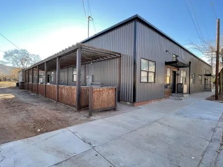 One block to Moab shops and restaurants closest condos to downtown Отели рядом с достопримечательностью «Зона отдыха Санд Флэтс»