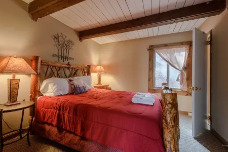 Relax at the Read Retreat-ready to host families all 4 seasons