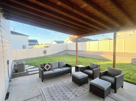 Ultimate Sports & Relaxation Retreat – Private Courts & Large Yard