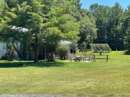 Beautiful brick home w/ large porch and 3 bedrooms