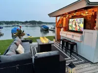 Lakefront Luxury Living: Chef's Kitchen, Fire Pit, Stunning Views & Boat Rental - Wifi