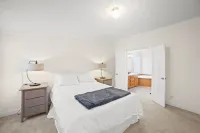 Forest Retreat - Sleeps 30 - 2 Minutes from Boat Launch - Balcony